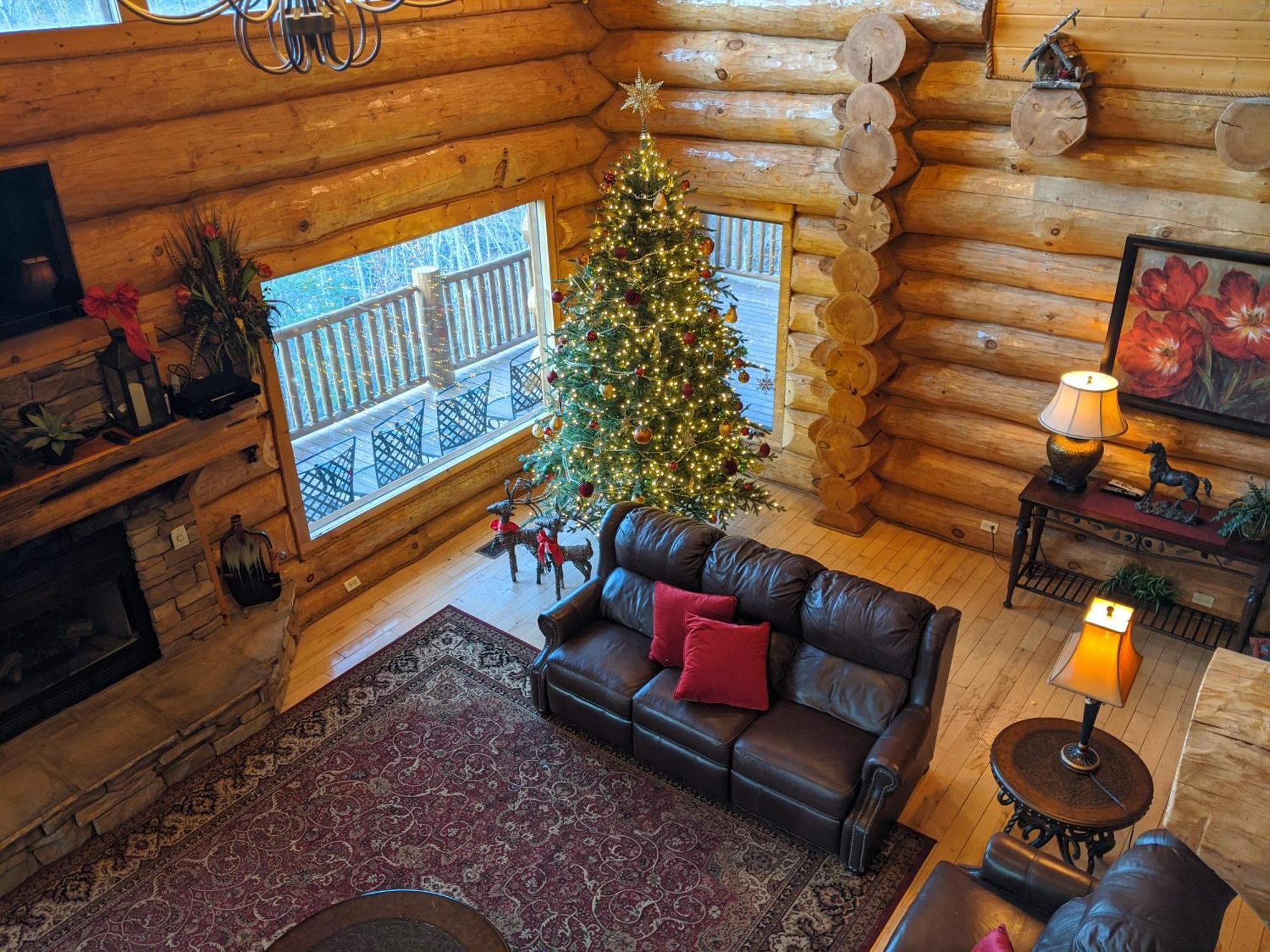 Big Bear Ridge Lodge - Breathtaking Mountain Views And Private Forest Scenes In Amazing Large Log Cabin Gatlinburg Eksteriør billede